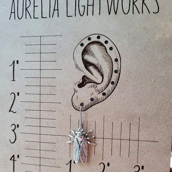 Silvertone cicada dangle earrings - Picture 8 of 8